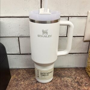 Stanley White Insulated Quencher H2.0 Tumbler with Handle
